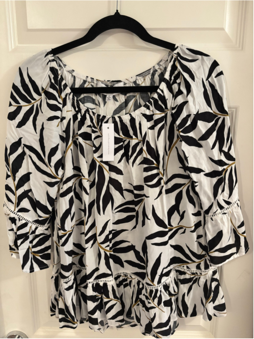 Women's Fever Blouse Size S White Black Leaf Print Ruffle Hem Top